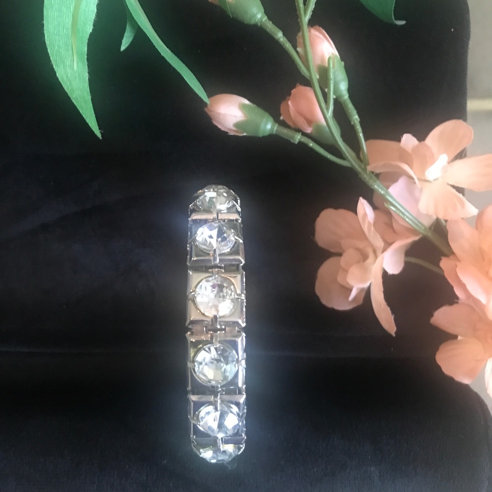 NEW NWT Silver/Rhinestone Bracelet.